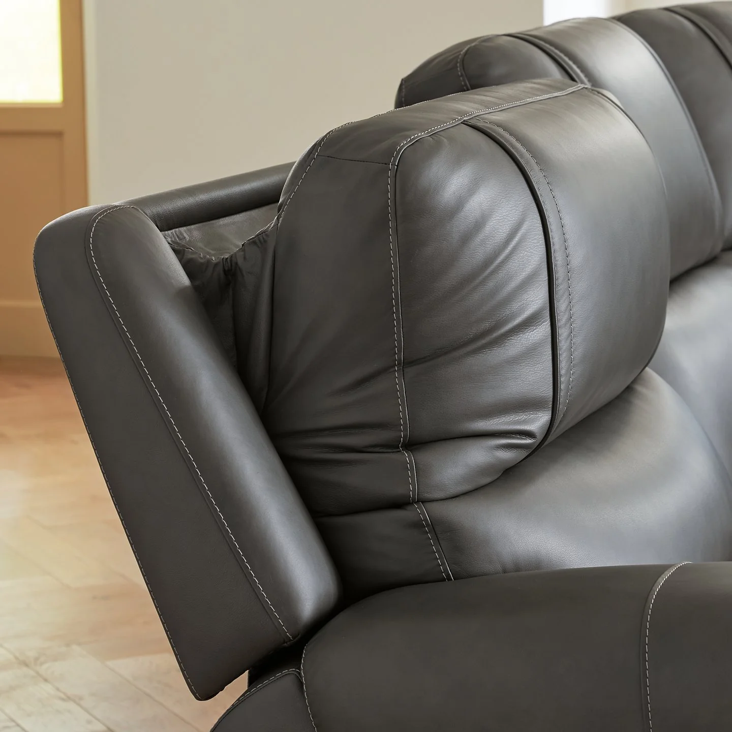 5Z - Pittson Power Reclining Sectional Loveseat with Console - Image 7