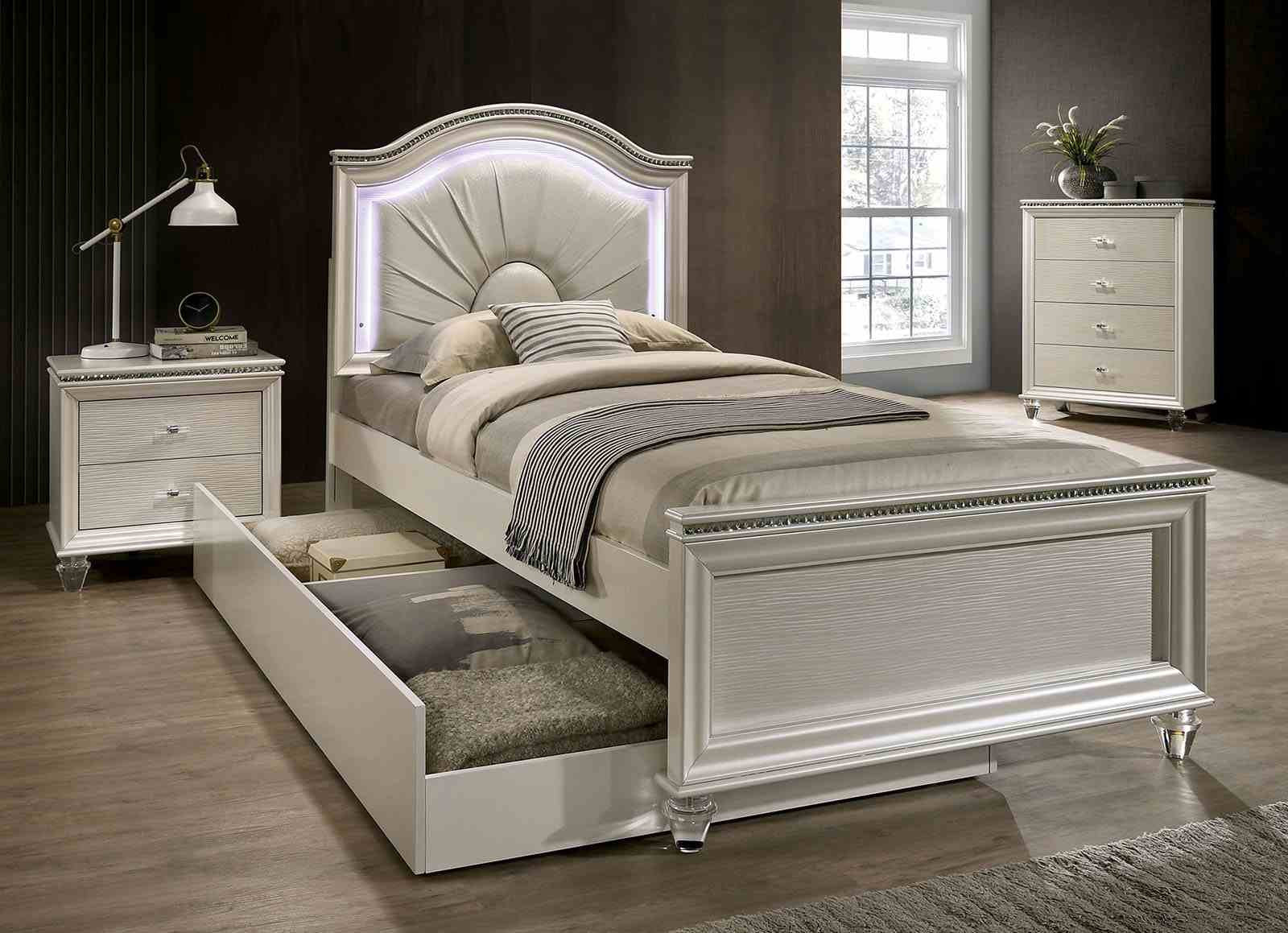 Allie Full Bed, Pearl White - Image 3