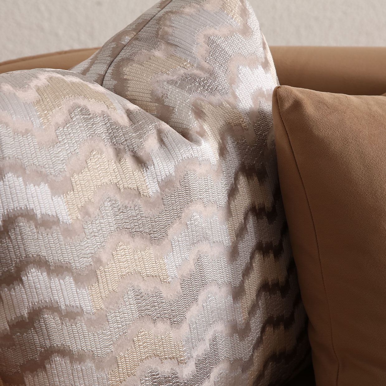 Ariana Velvet Loveseat - Caramel/Gold - Image 9