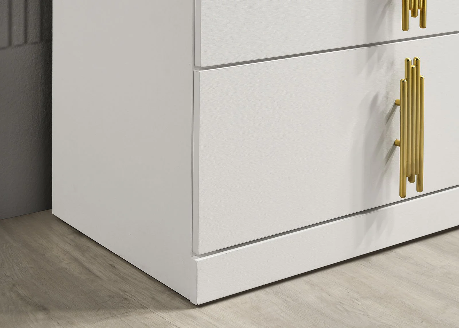 Basildon E.King Bed, White/Gold - Image 3