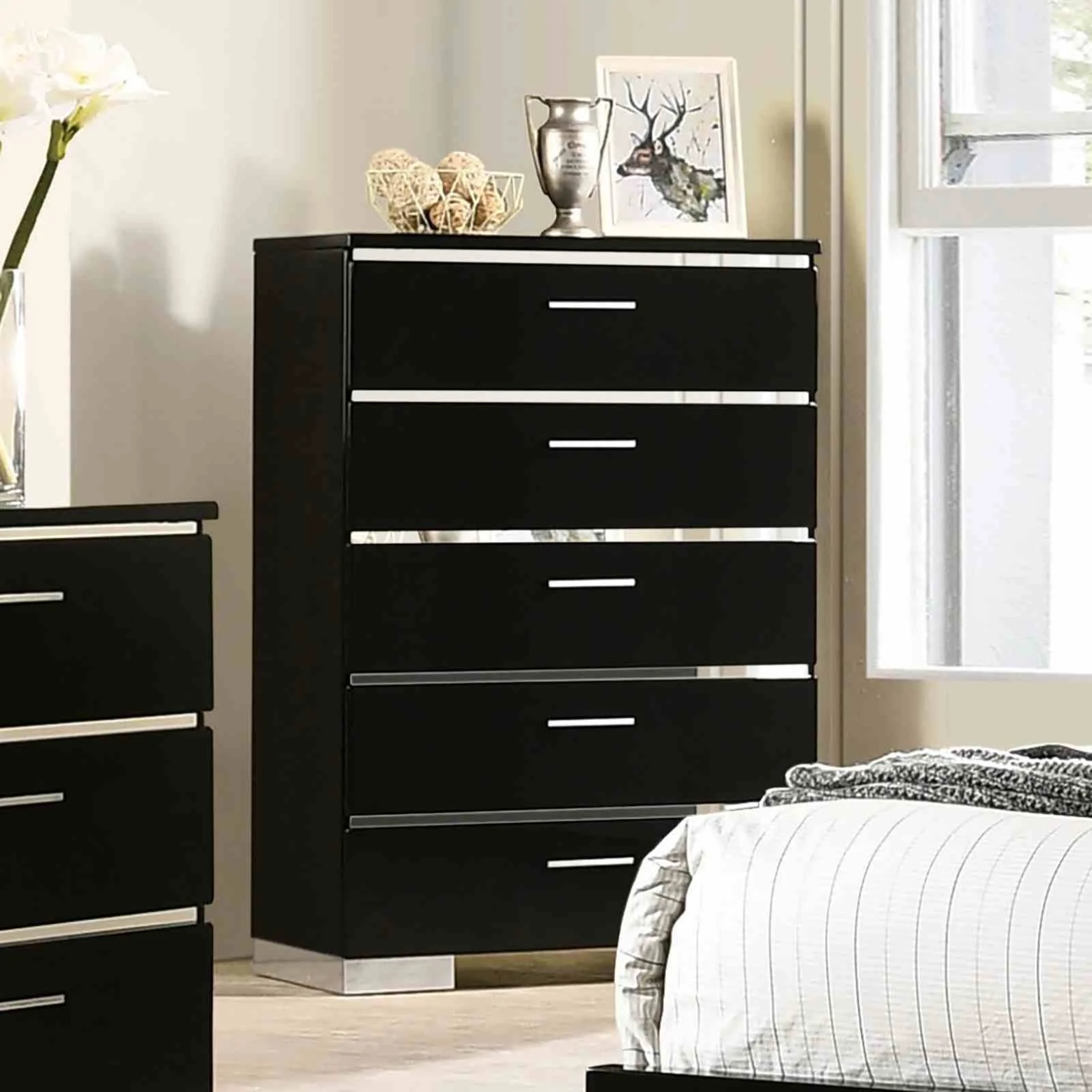 Carlie Chest, Black
