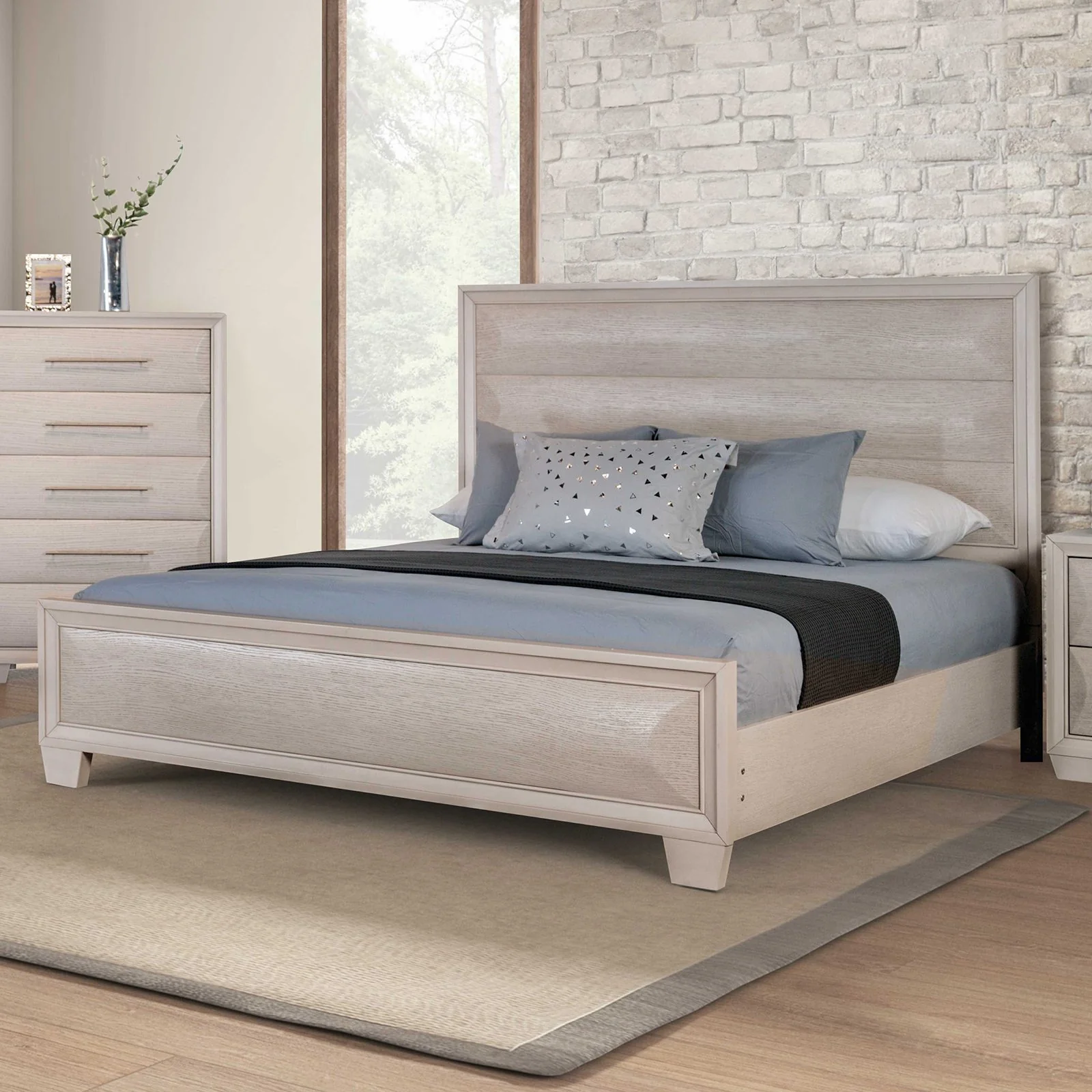 Chemnitz 5 Pc. Queen Bedroom Set w/ Chest