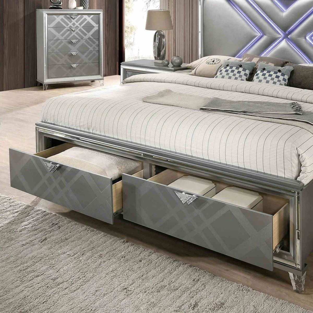Emmeline 4 Pc. Queen Bedroom Set - Image 4