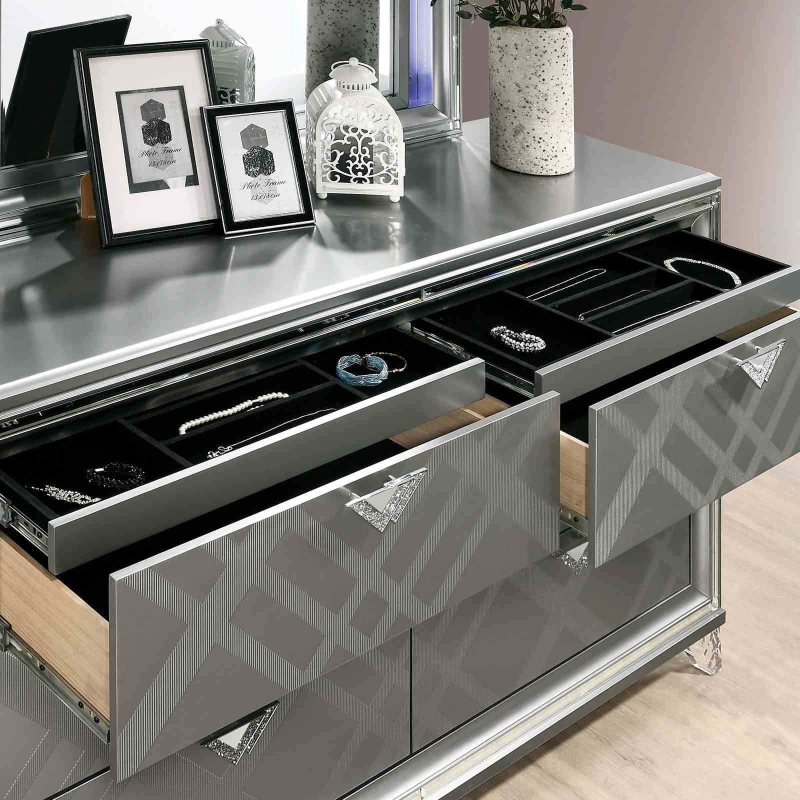 Emmeline Dresser, Silver - Image 3