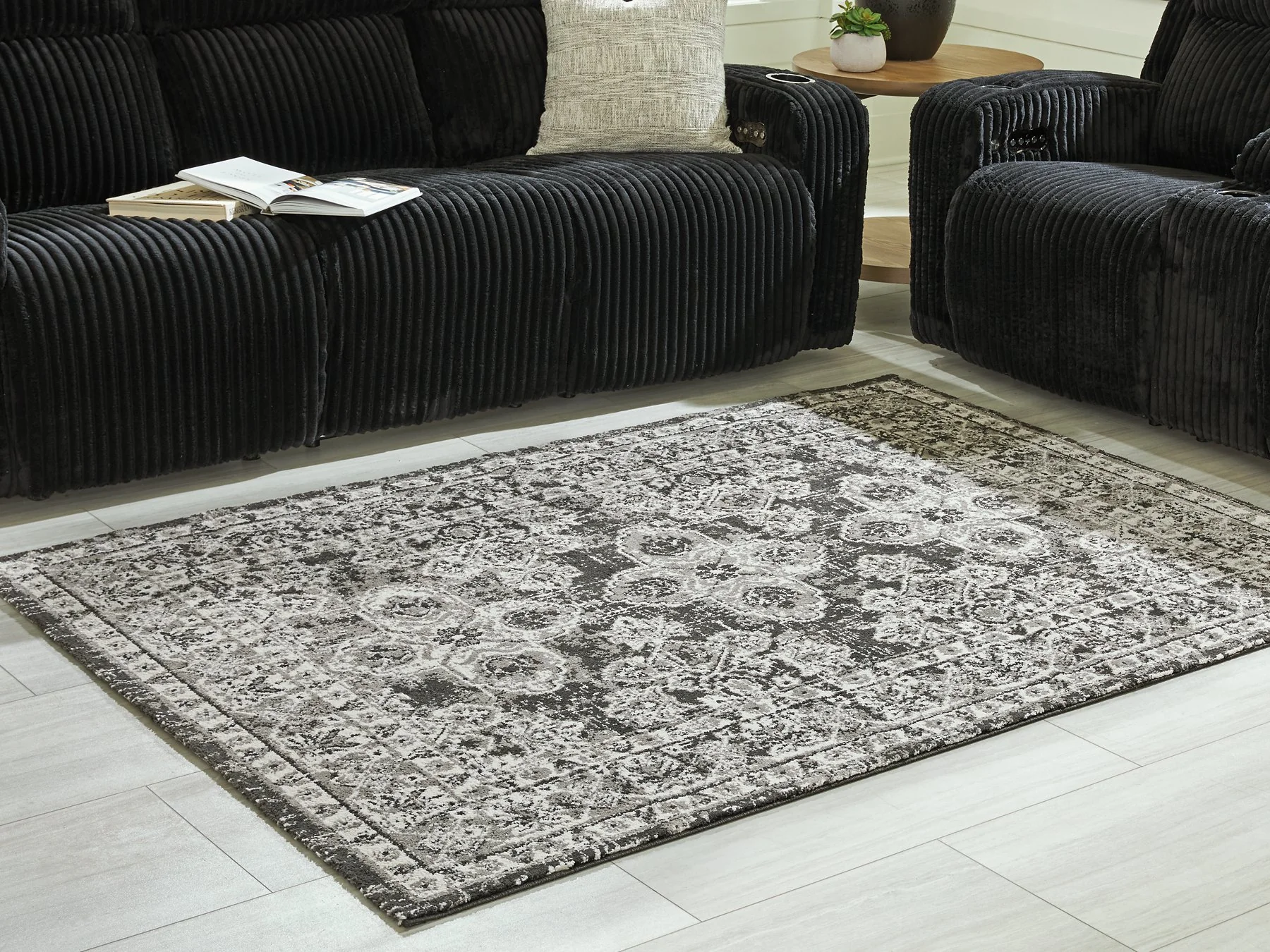 Glennisman Large Rug - Image 2