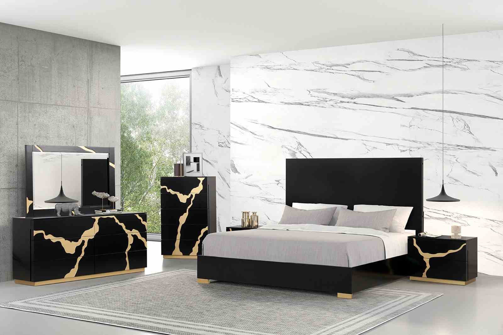 Goldsberg Queen Panel Bed, Black