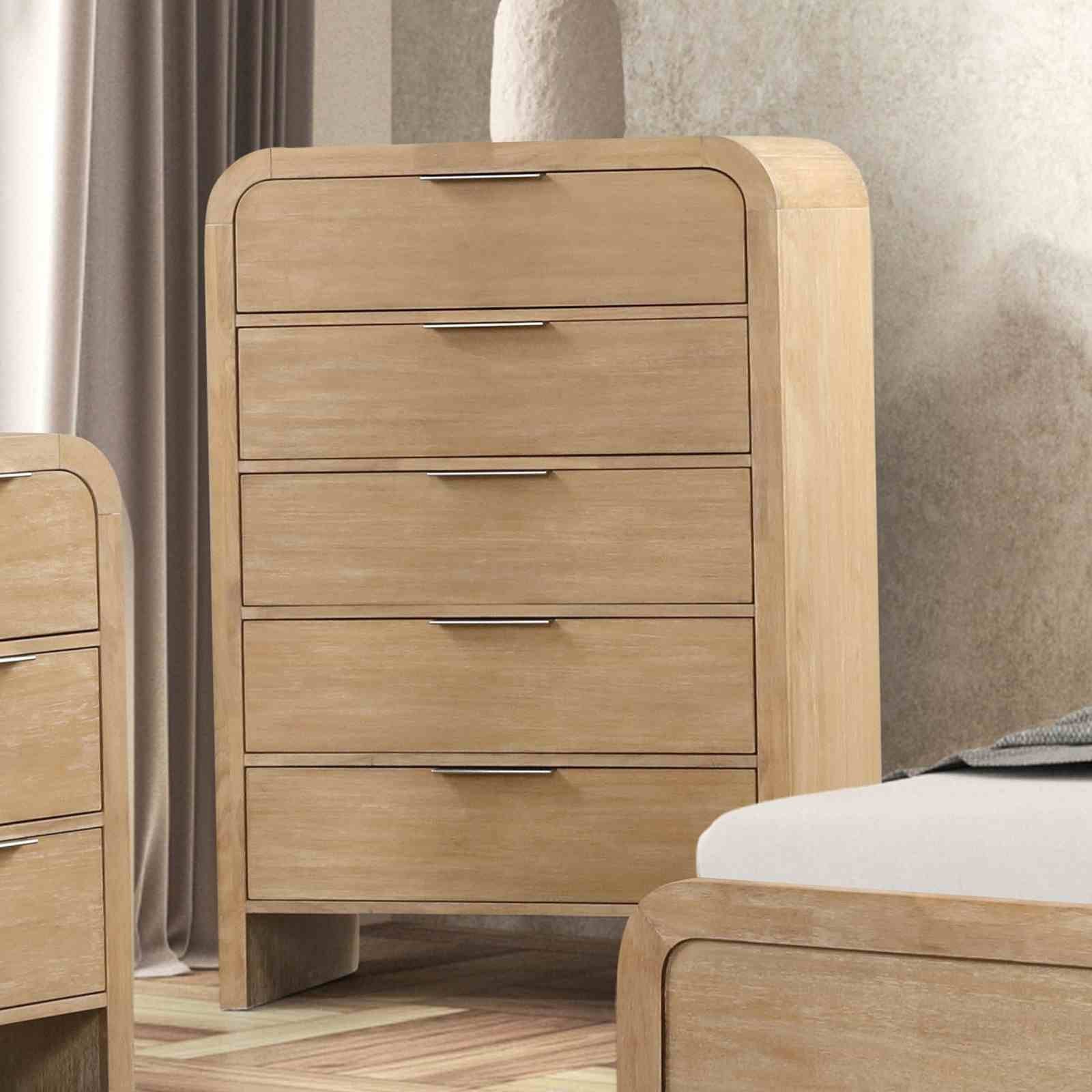 Handforth Chest, Natural