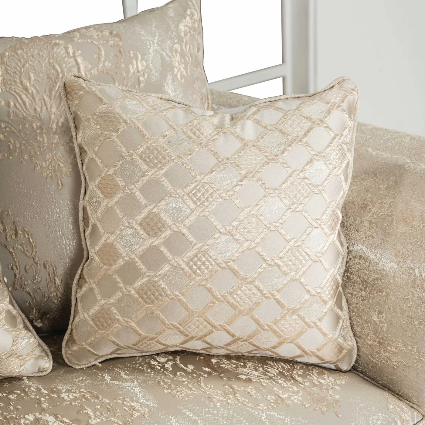 Huelva Sofa, Beige/Dark Cherry - Image 5