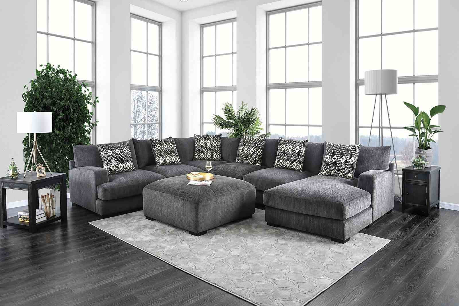 Kaylee U-Shaped Sectional w/ Ottoman, Right Chaise