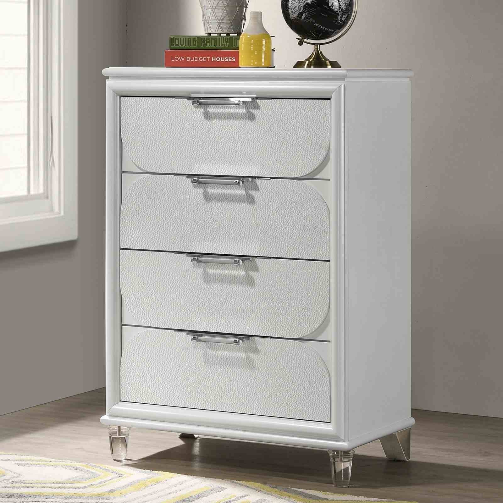 Lareina Chest, Pearl White