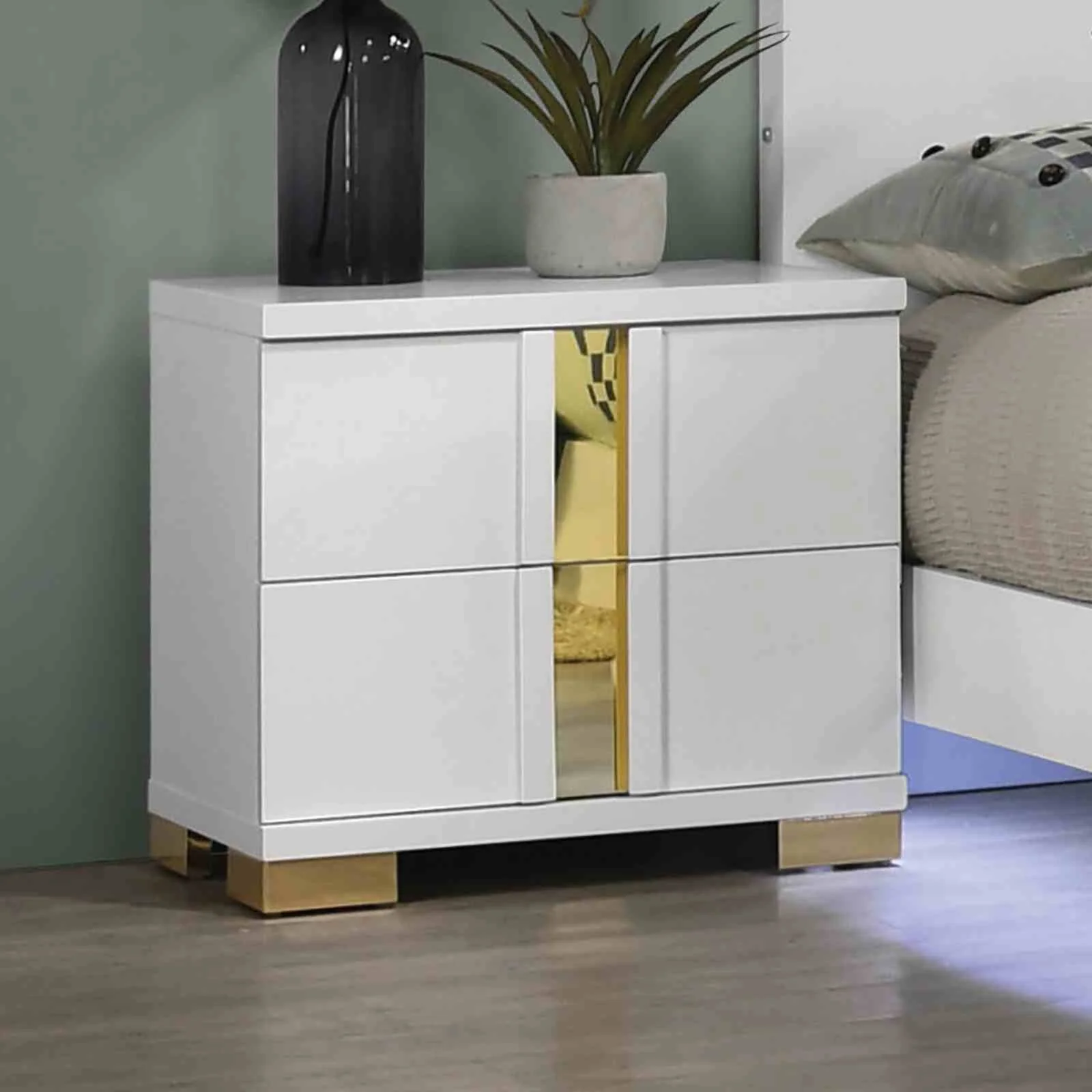 Lillestrom Nightstand, White/Gold