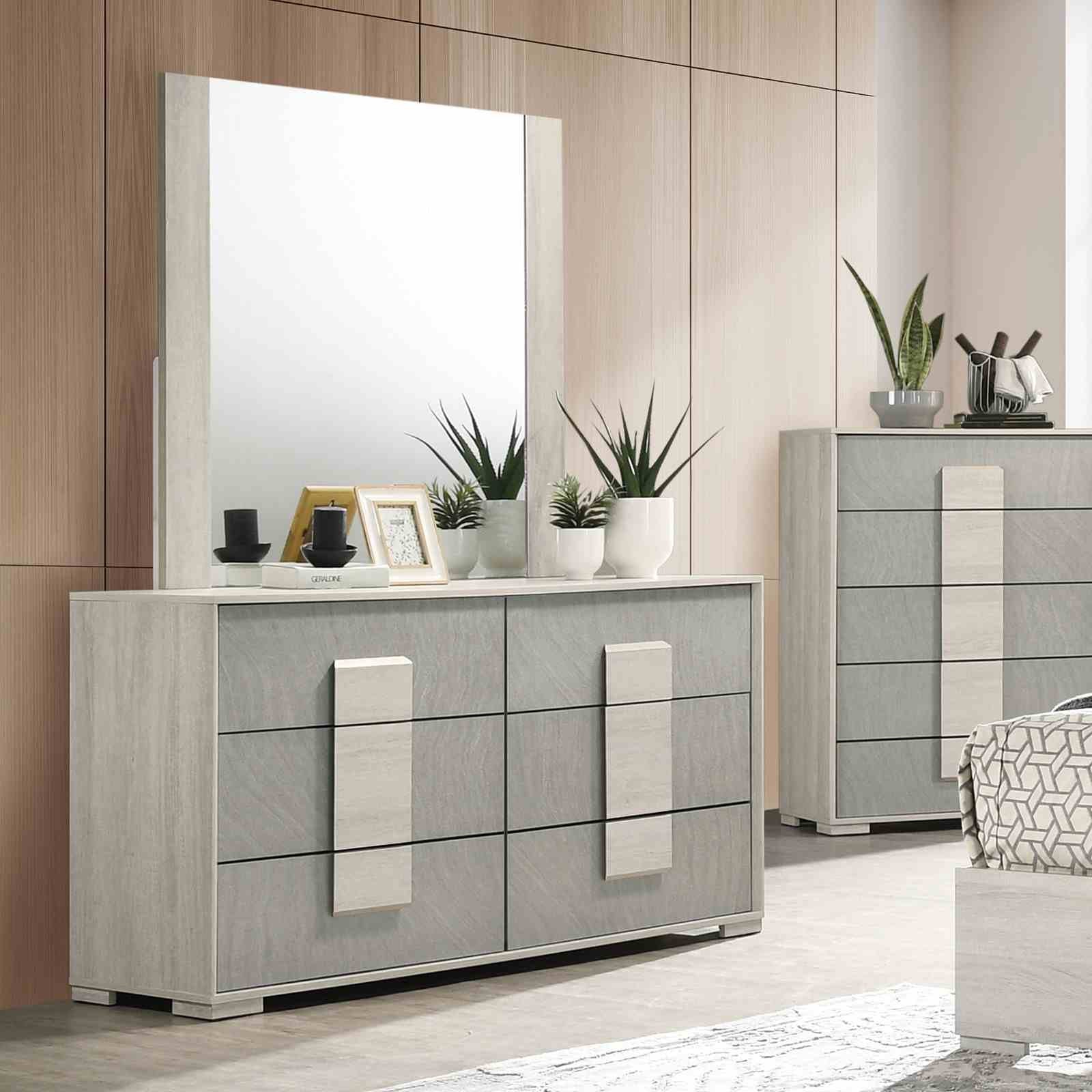 Lincolt Dresser, White Wash