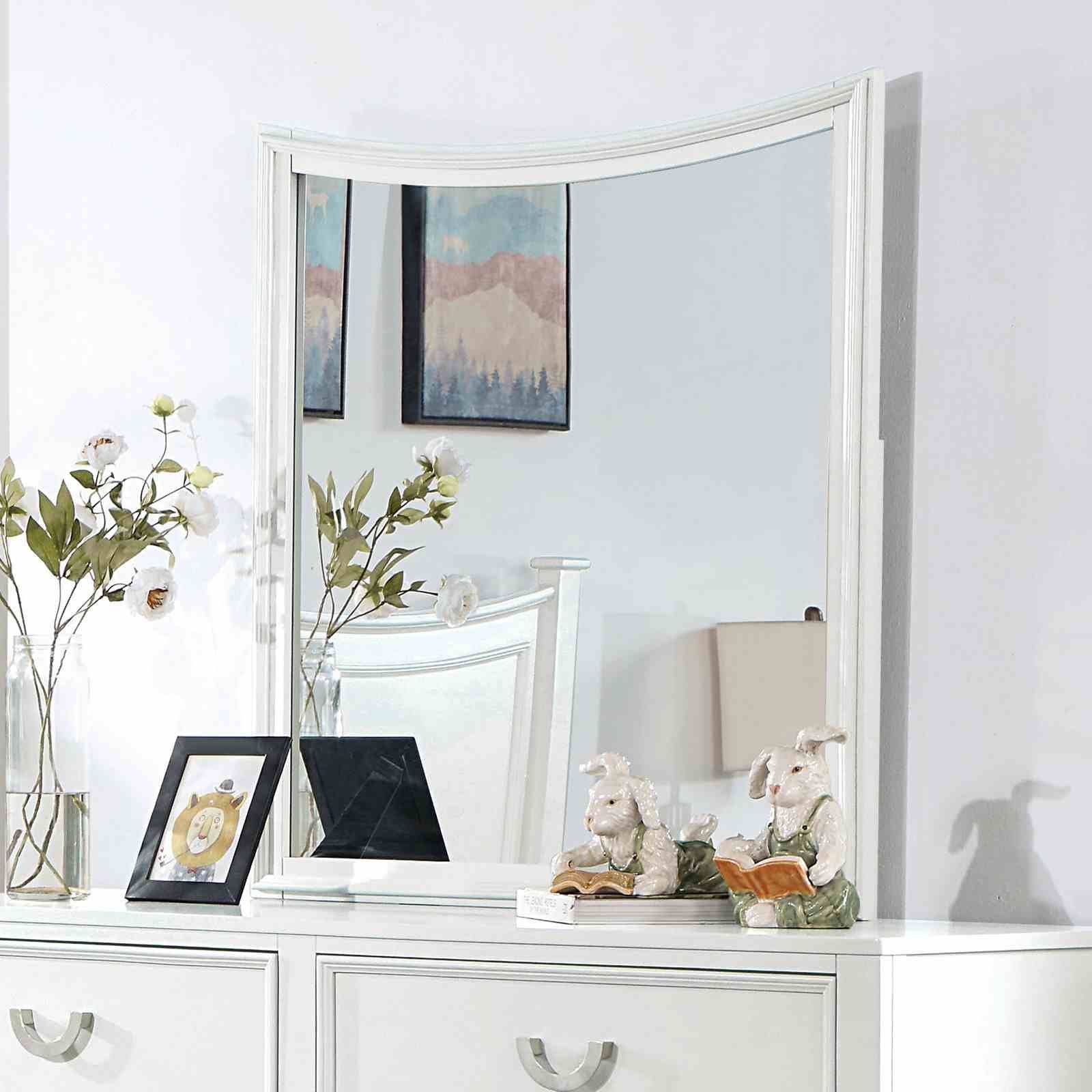 Lycoris Mirror, White
