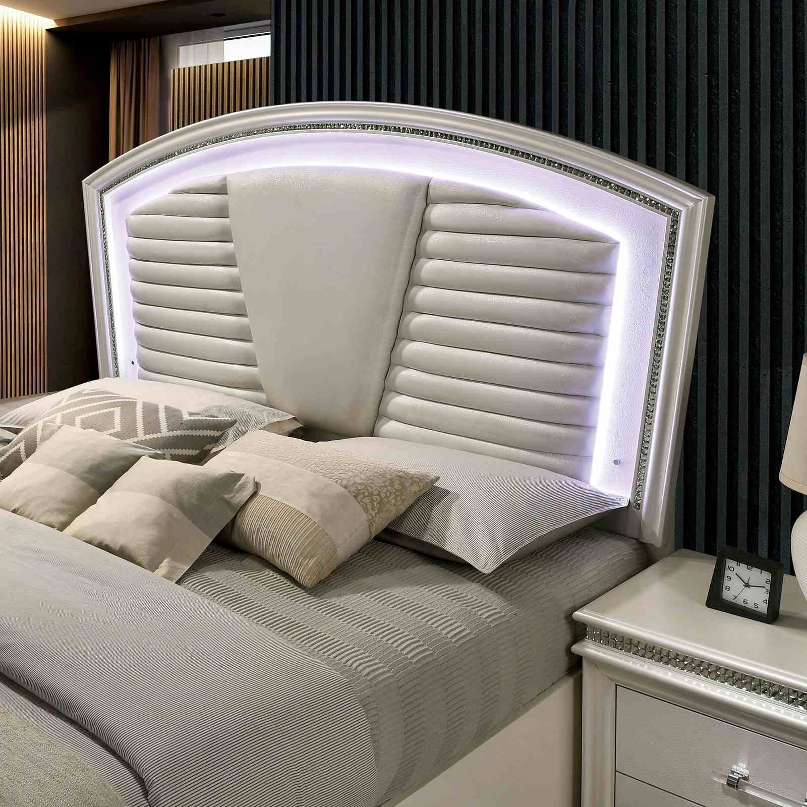 Maddie Cal.King Bed, Pearl White - Image 4