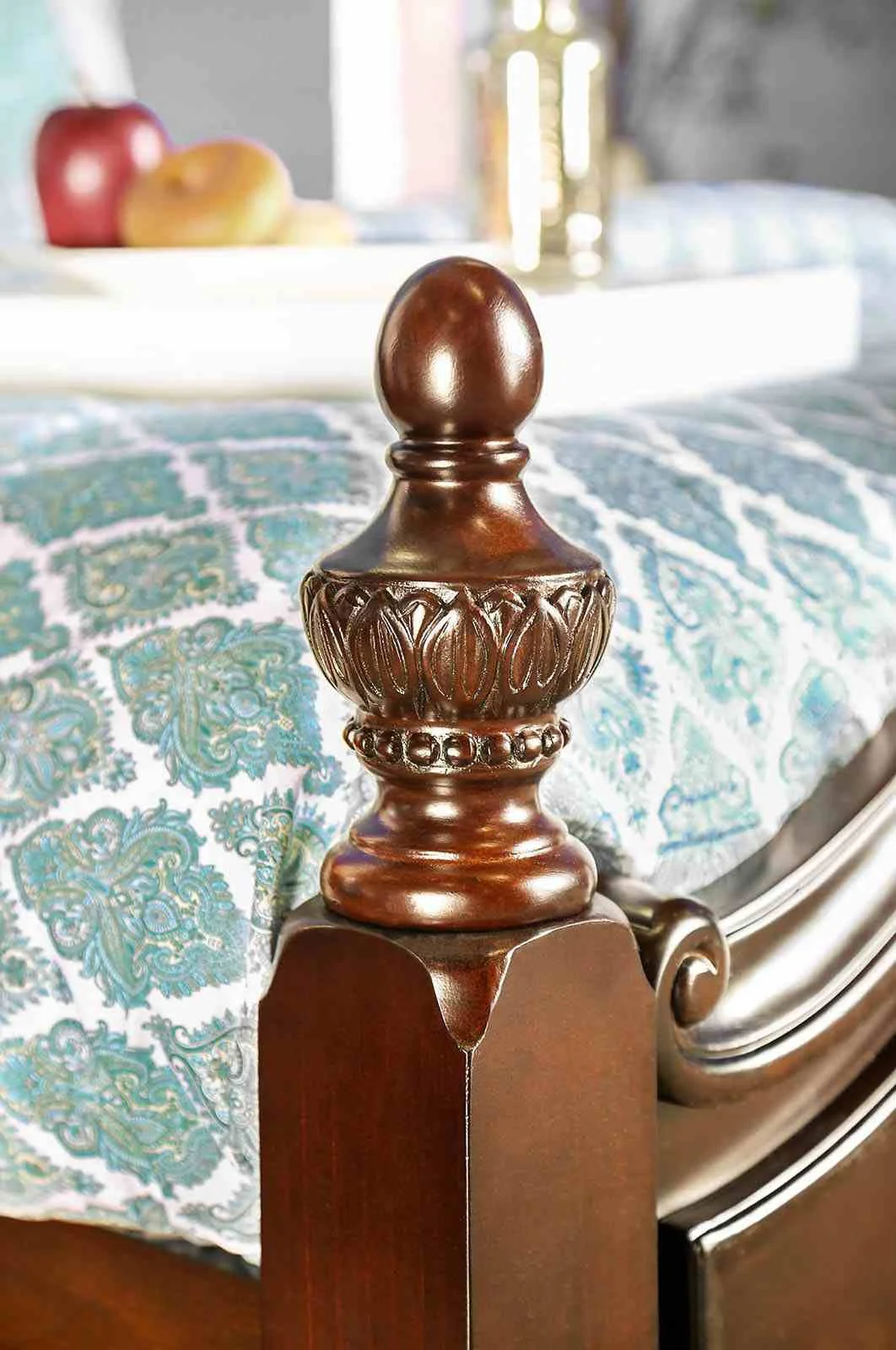 Mandura 5 Pc. Queen Bedroom Set w/ Chest - Image 3
