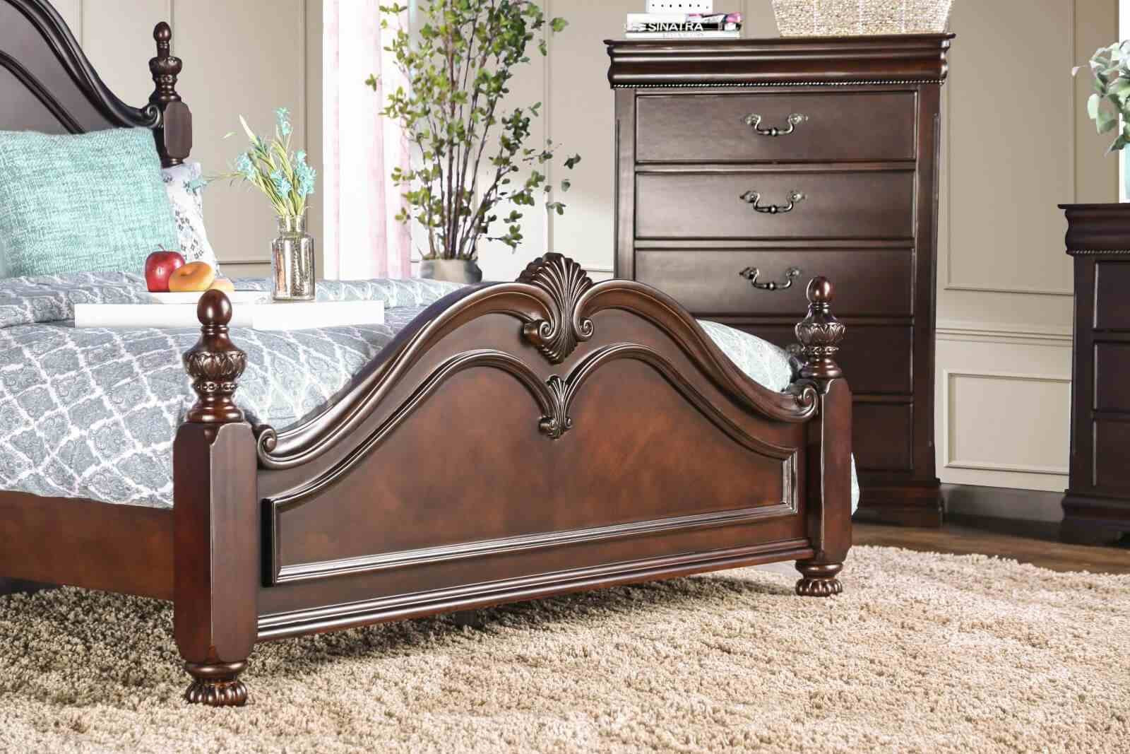 Mandura 5 Pc. Queen Bedroom Set w/ Chest - Image 4