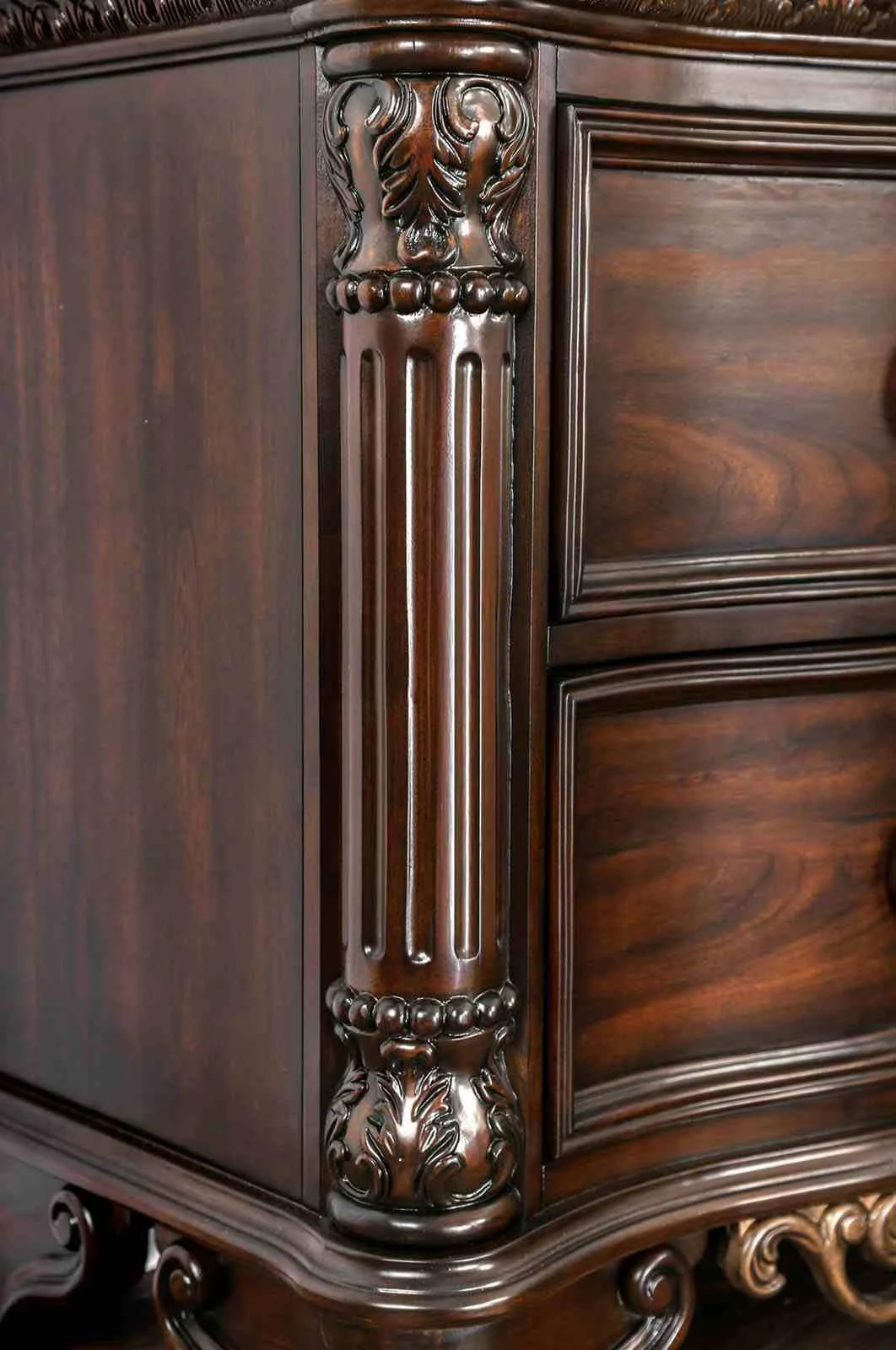 Menodora 5 Pc. Queen Bedroom Set w/ Chest - Image 4