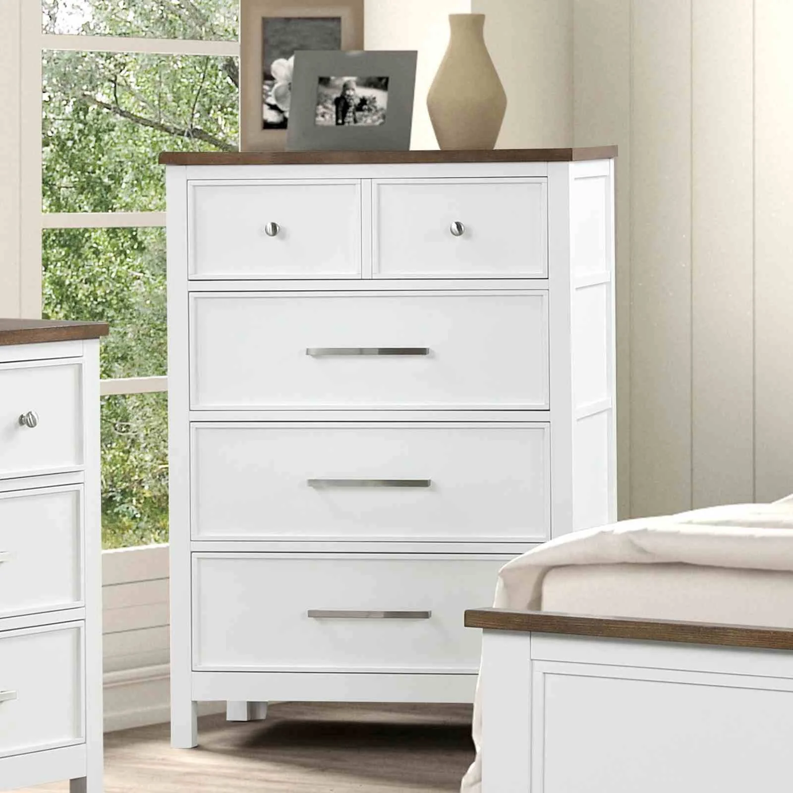 Pinetop Chest, White/Dark Brown