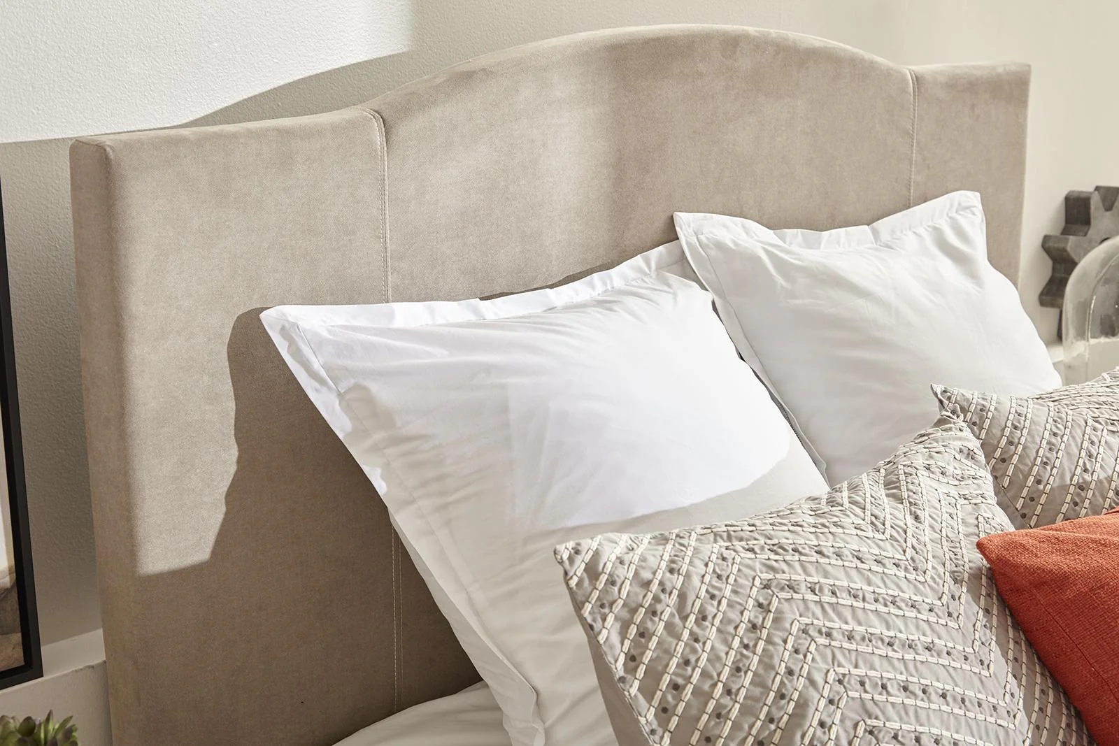 Pulaski ACH All-In-One King Channeled Bed in White - Image 4