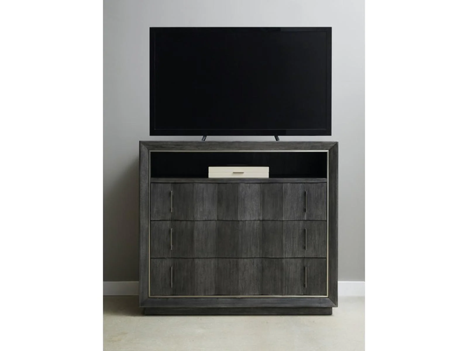 Pulaski Furniture Echo Media Chest in Galaxy Black - Image 4