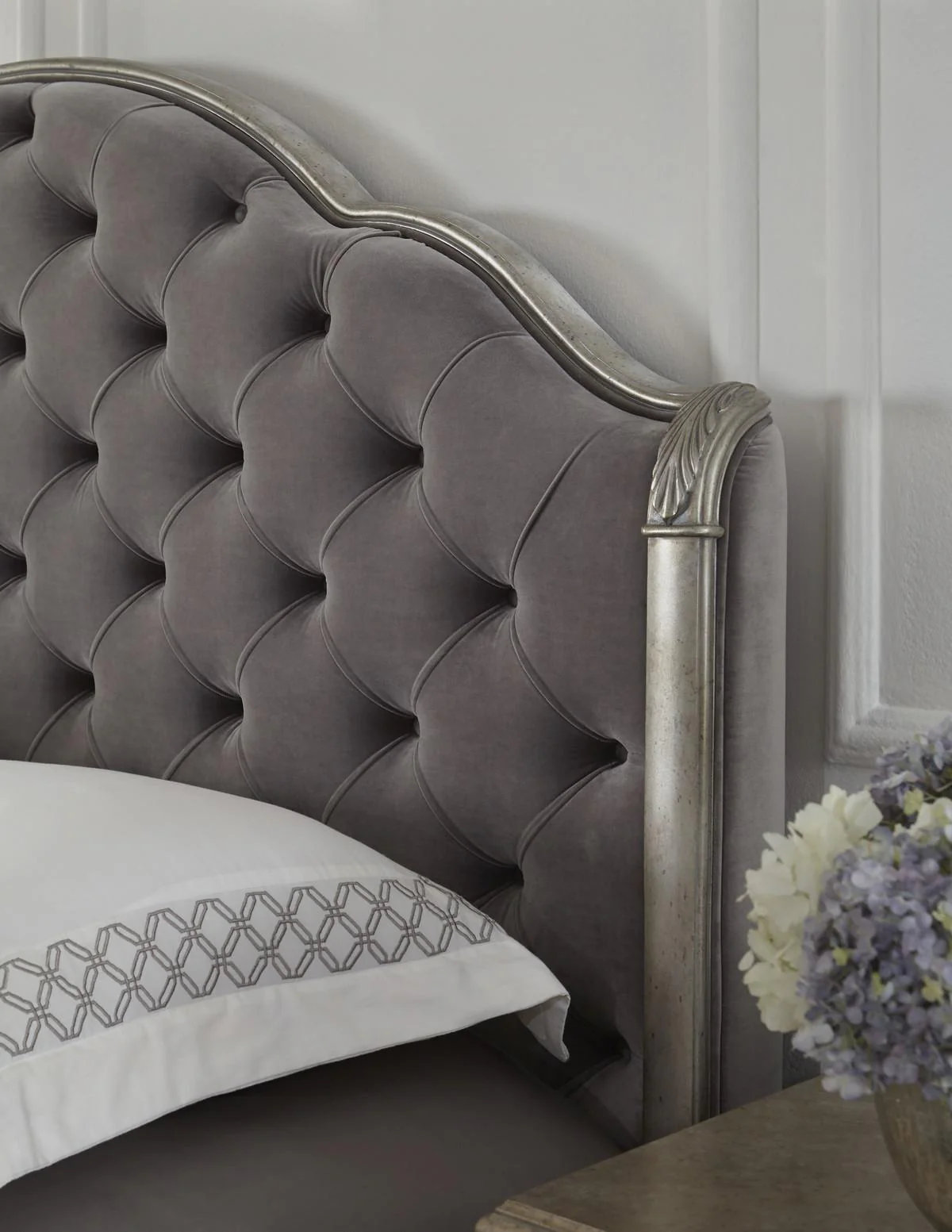 Pulaski Rhianna King Upholstered Bed in Silver Patina - Image 5