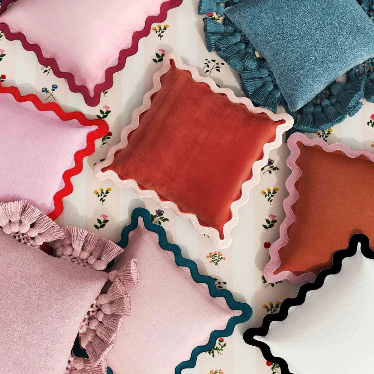 Scalloped Edge Pink and Terracotta Linen Throw Pillow - Image 2