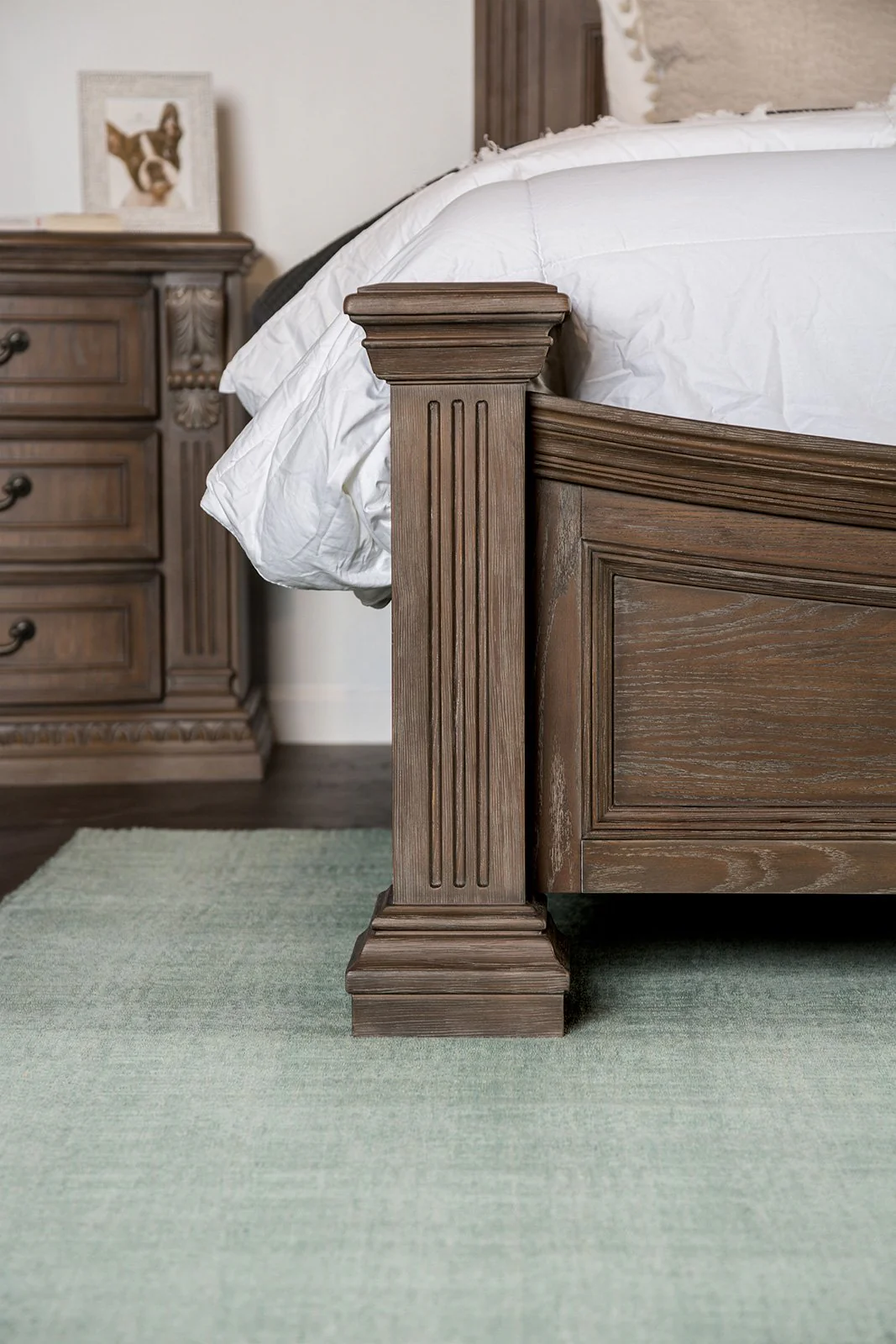 Sevenoaks 5 Pc. Queen Bedroom Set w/ 2NS - Image 3