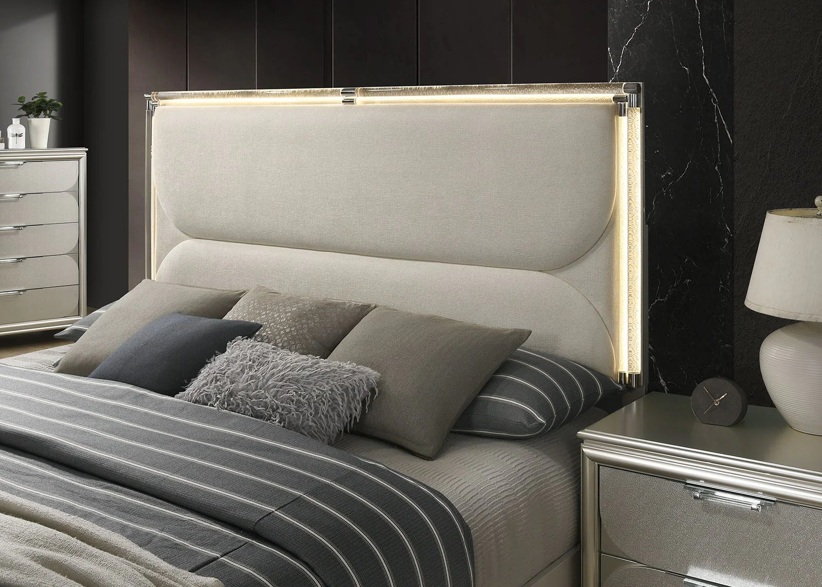 Sheridan 5 Pc. Queen Bedroom Set w/ 2NS - Image 3