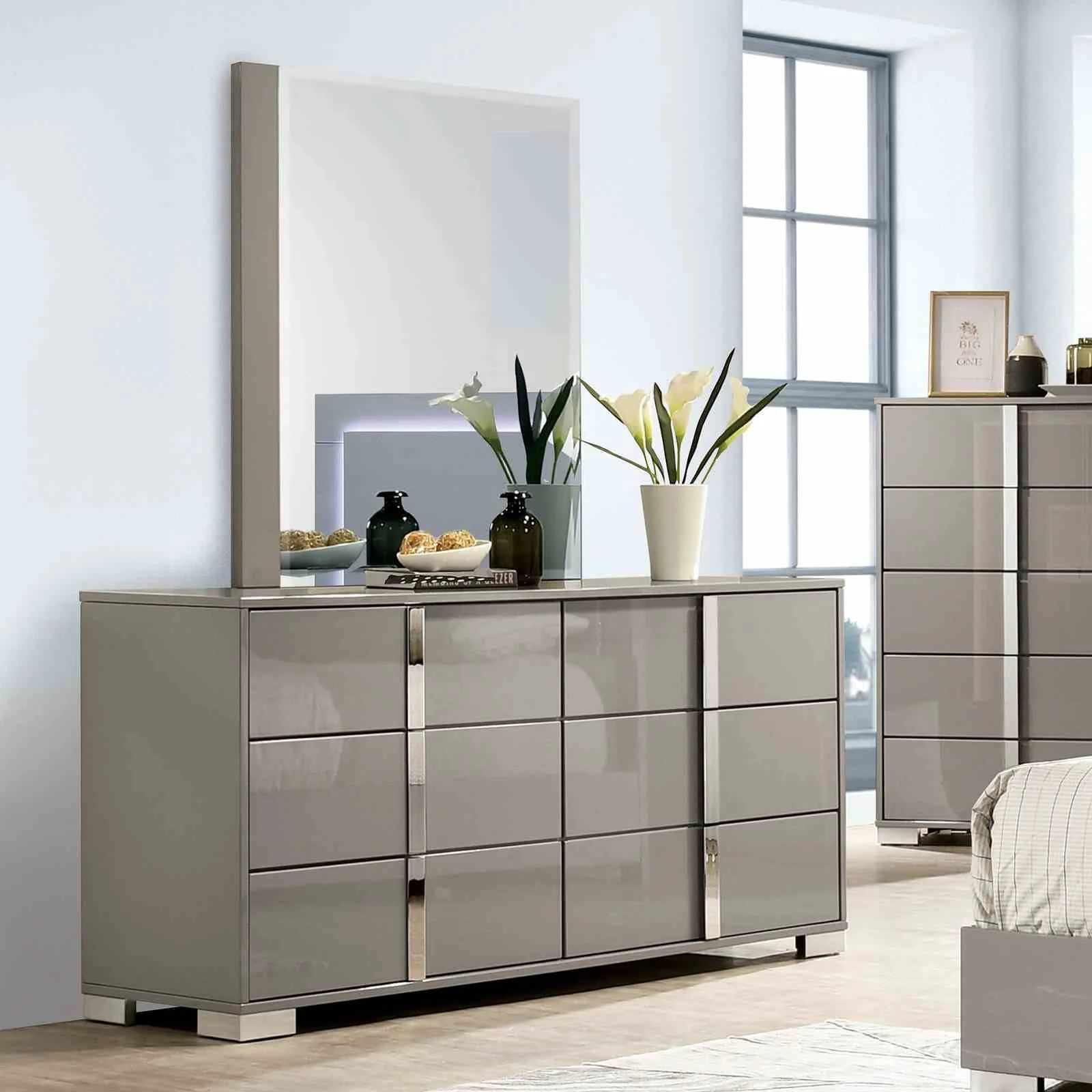 Sinistra Dresser, Light Taupe