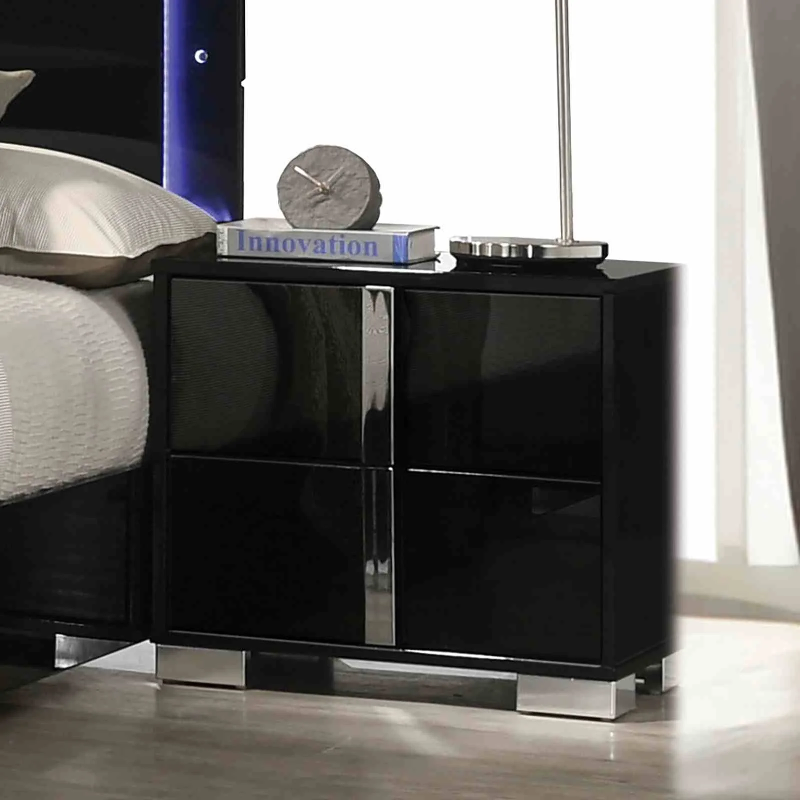 Sinistra Nightstand, Piano Black