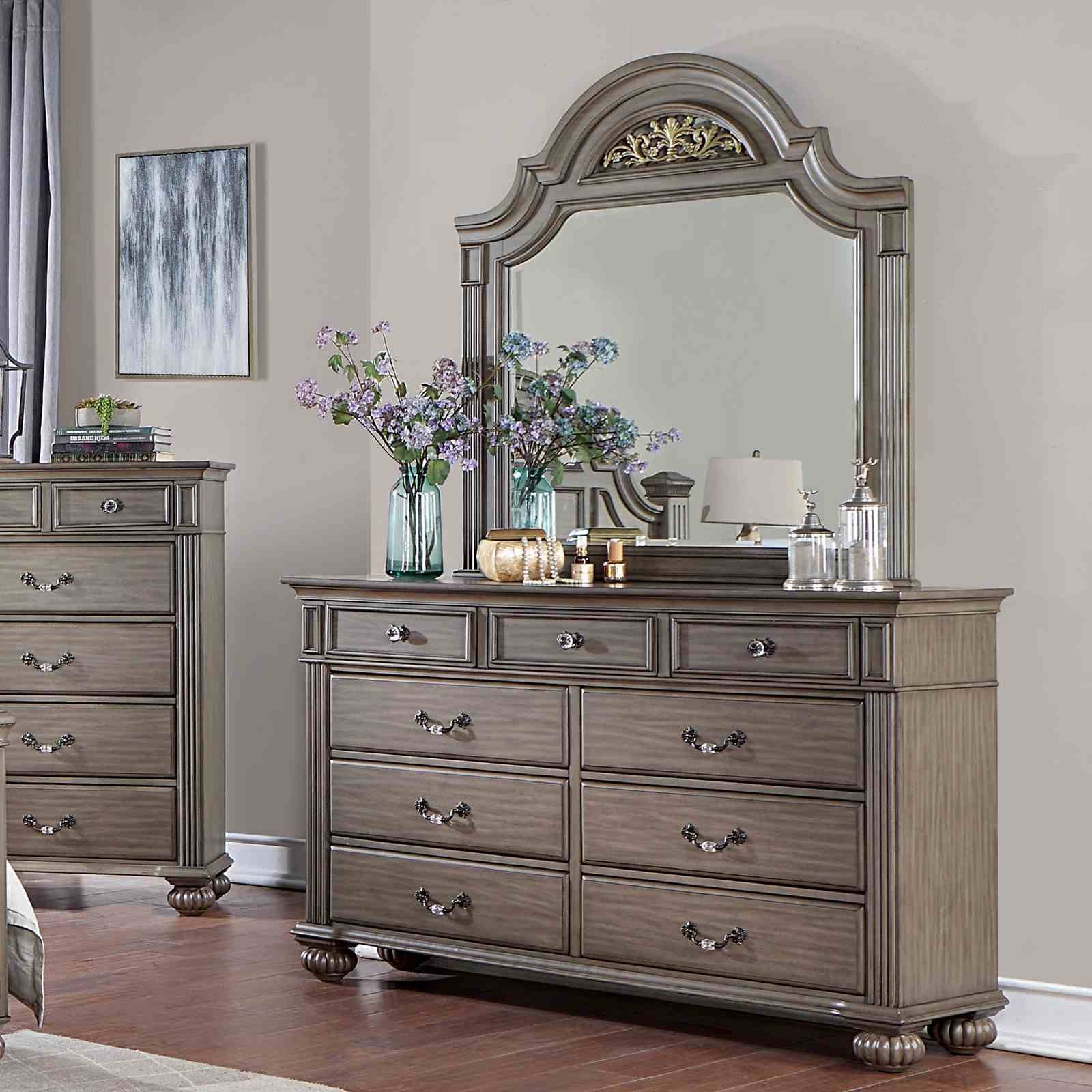 Syracuse Dresser, Gray