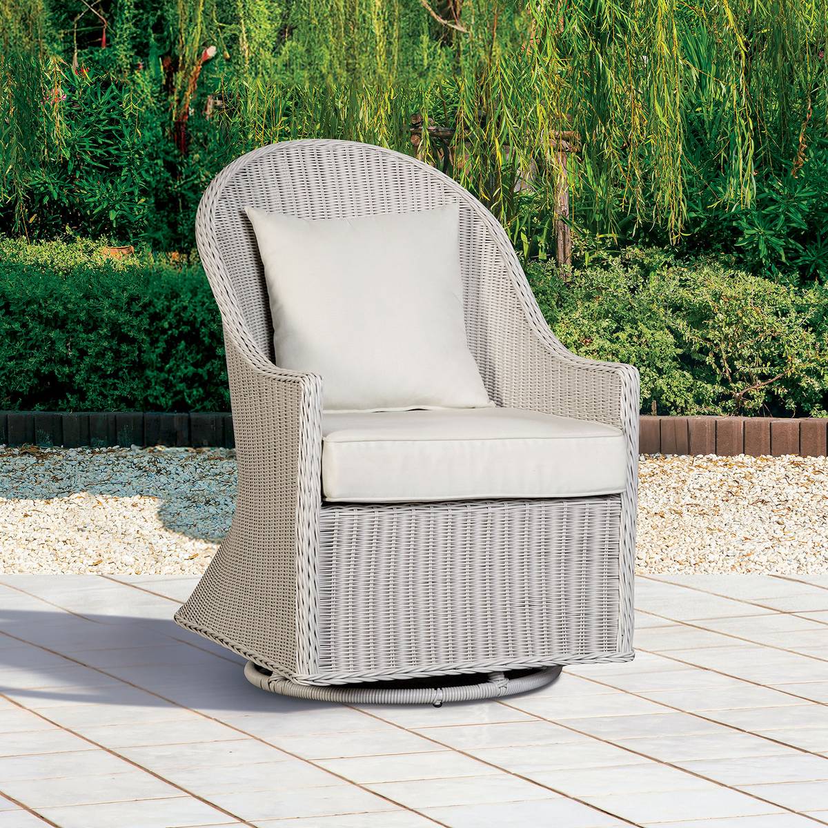 Tomohon Swivel Wicker Chair