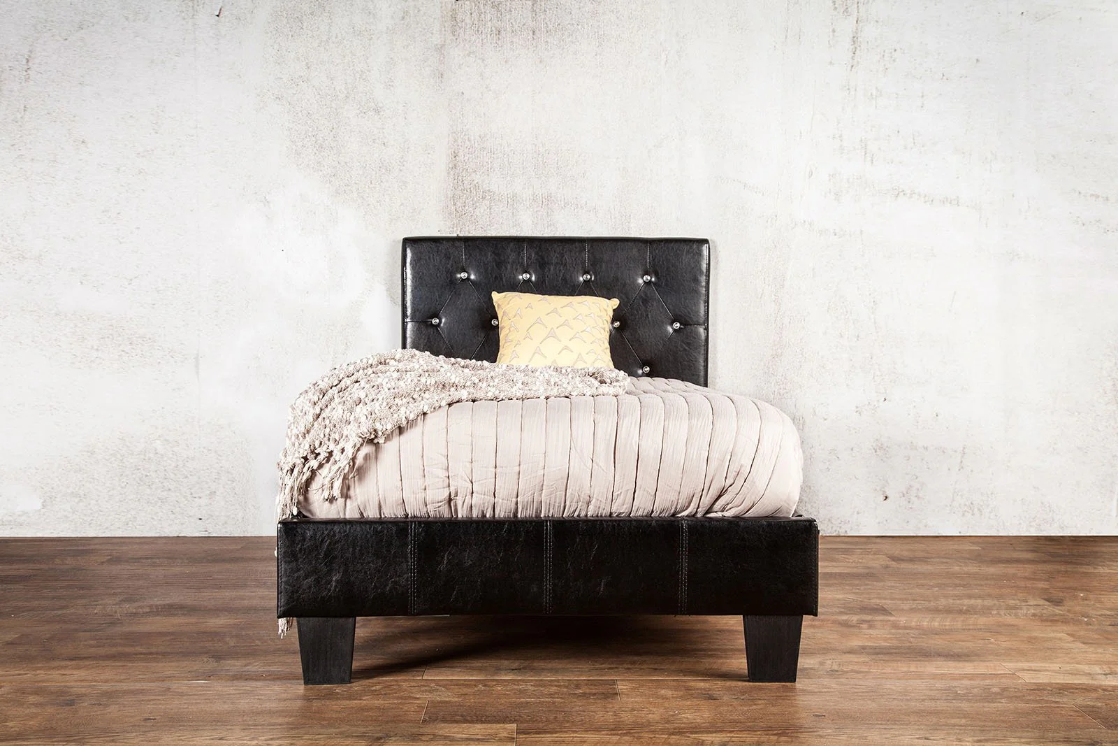 Velen E.King Bed, Black - Image 9
