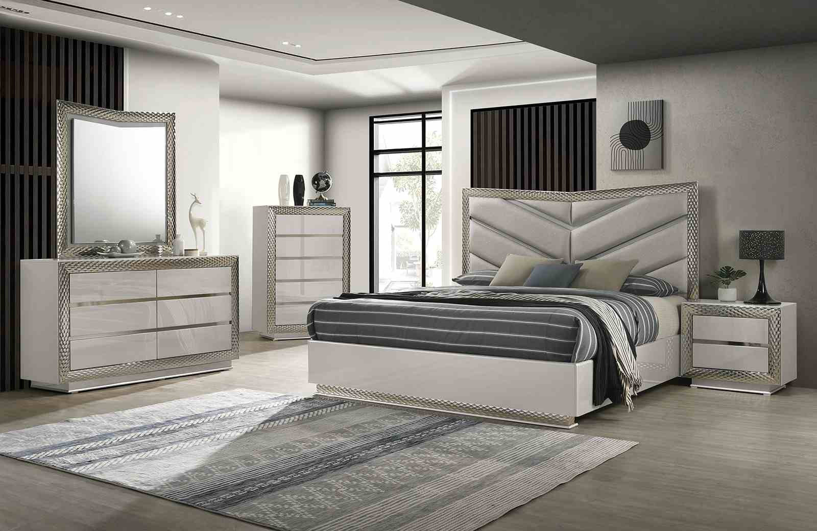 Ventnor E.King Upholstered Bed, Gray