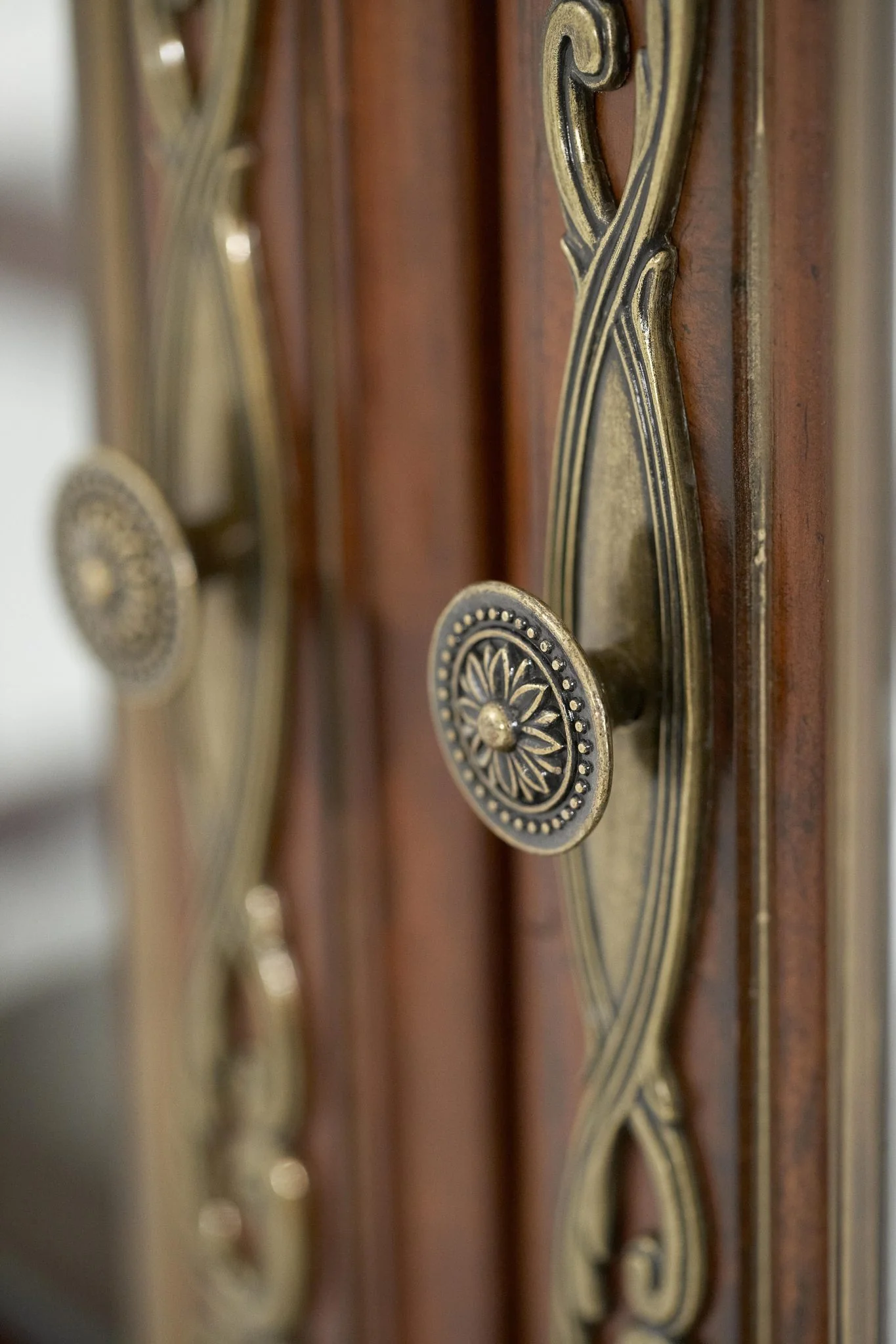 Villa Valencia China Cabinet - Classic Chestnut - Image 5