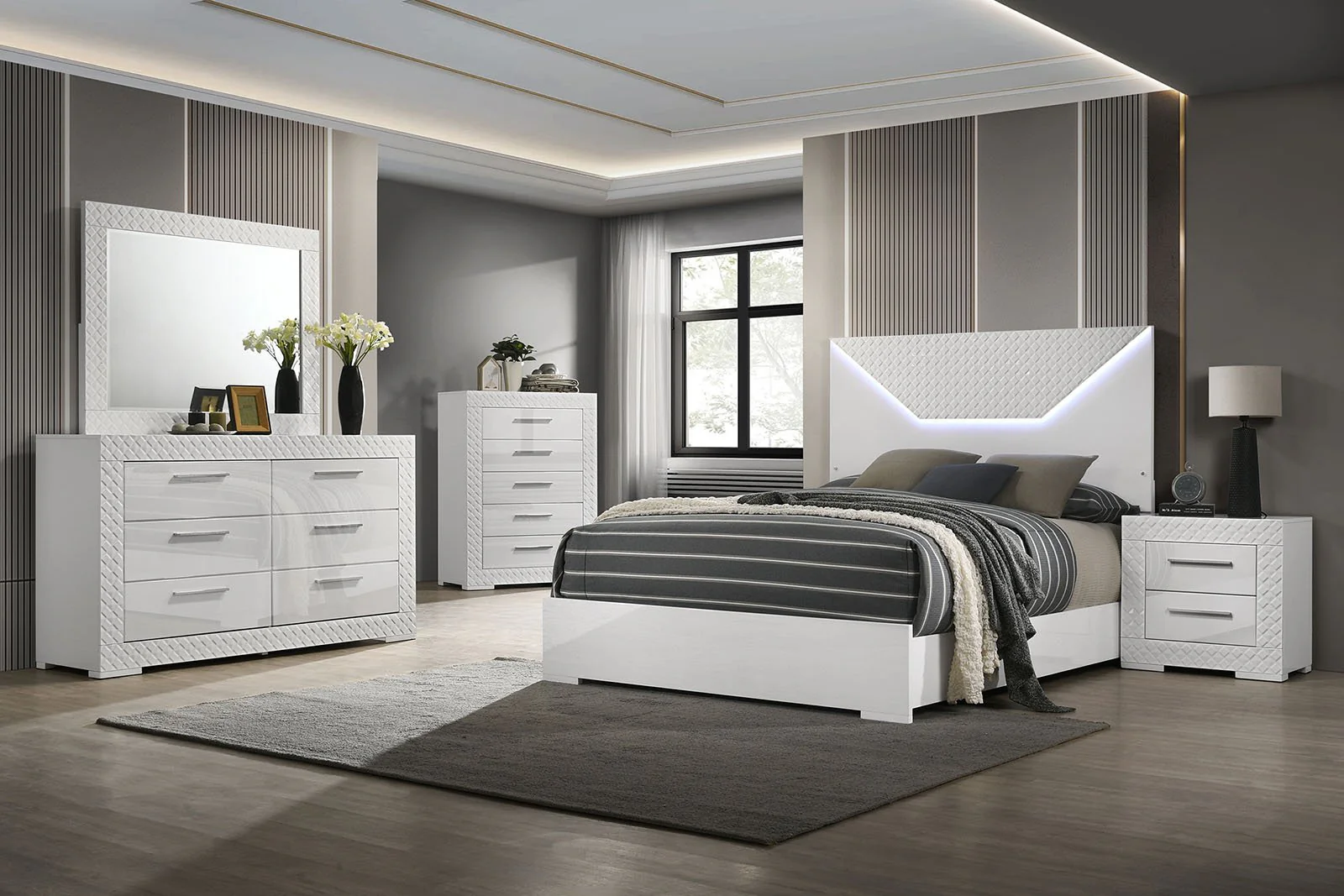 Whitby 5 Pc. Queen Bedroom Set w/ 2NS